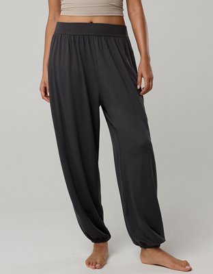 OFFLINE By Aerie The Hugger Go With The Flow Baggy Jogger - Smoked Gray